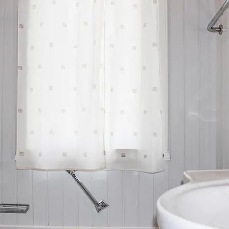 3 Bedroom Awesome In Holiday home